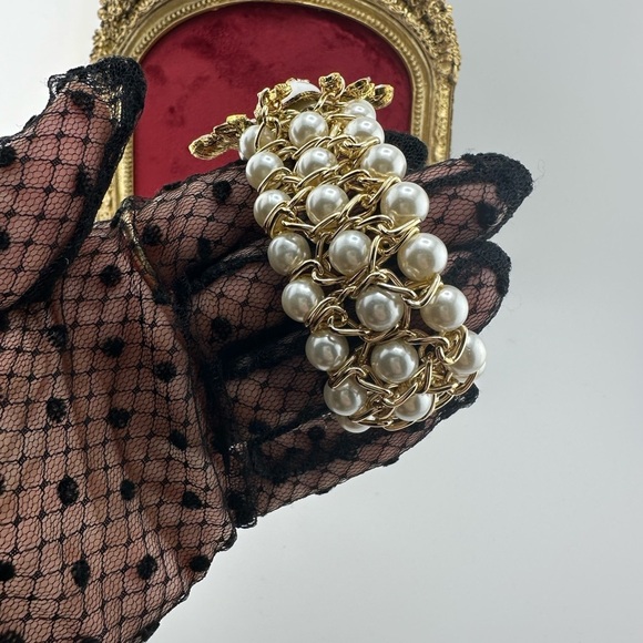 Vintage Luxury Honeybee Gold White Pearl Linked Bracelet - Picture 14 of 14